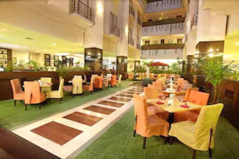 Golden Flower By Kagum Hotels Bandung Exterior foto