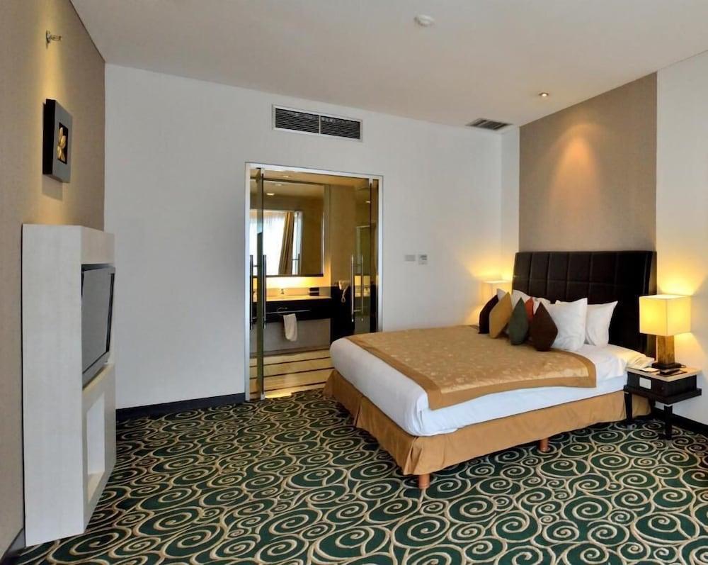 Golden Flower By Kagum Hotels Bandung Exterior foto