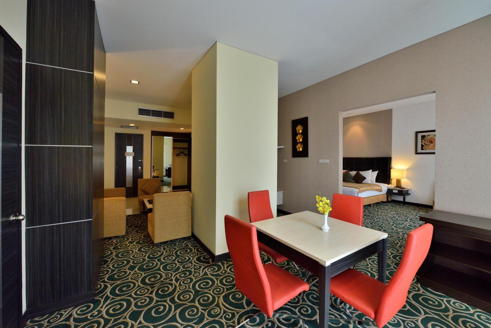 Golden Flower By Kagum Hotels Bandung Exterior foto